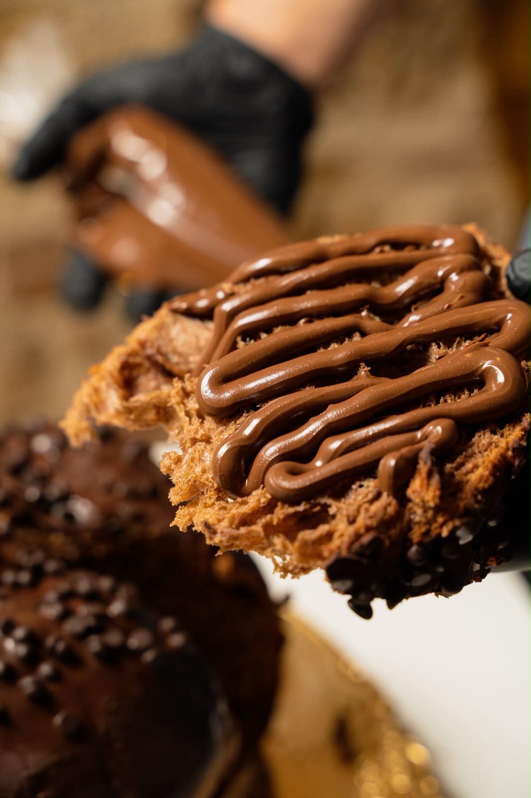 Panettone al Cioccolato con Sac à Poche di Nutella