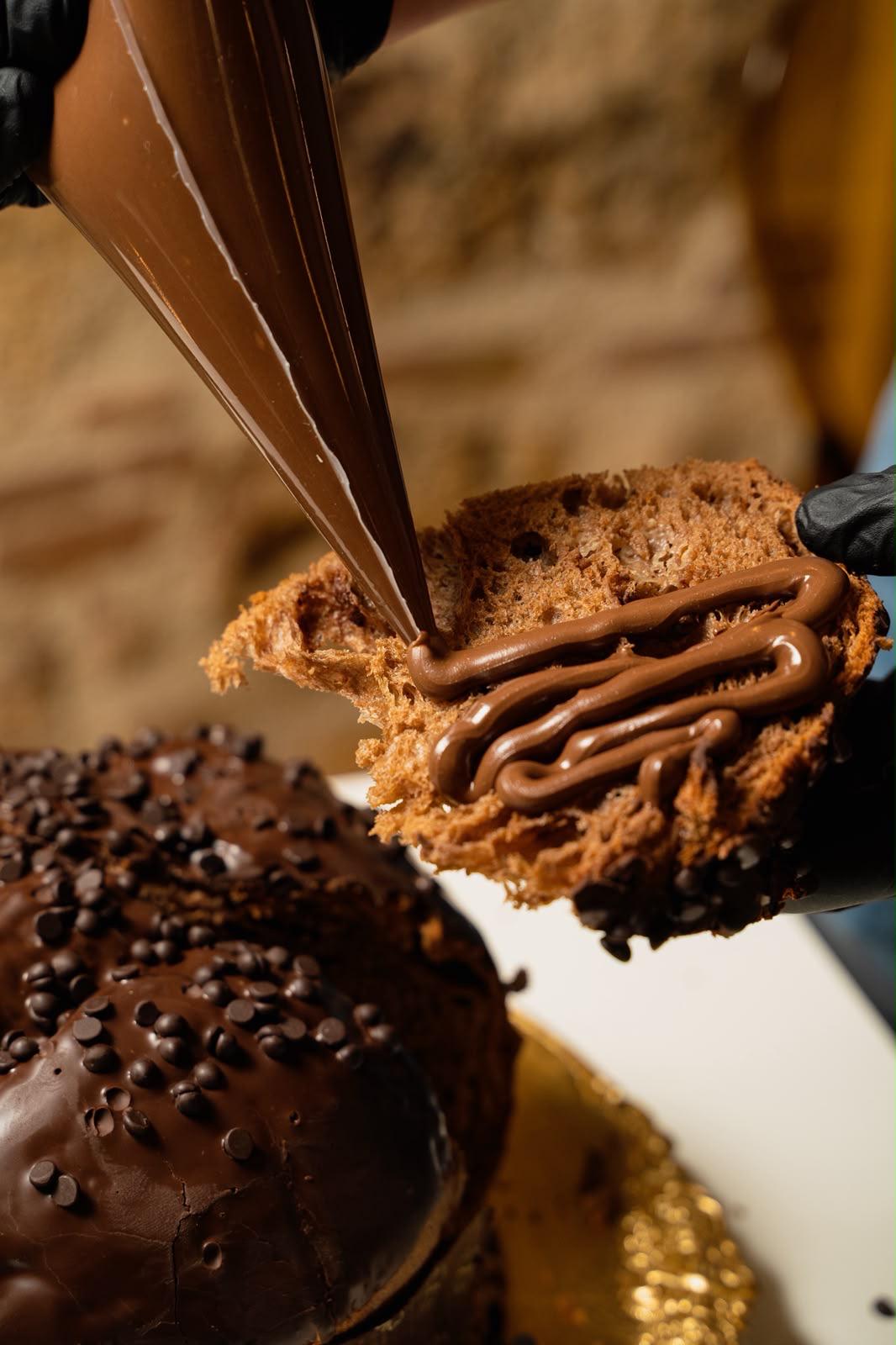 Panettone al Cioccolato con Sac à Poche di Nutella
